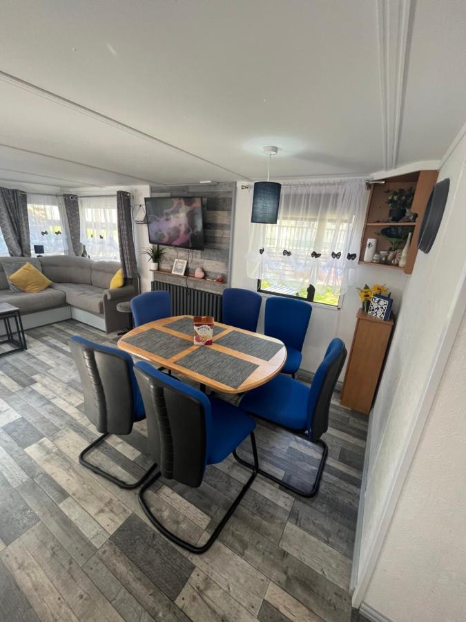 Unique Caravan With Outdoor Space Ballantrae Exteriör bild